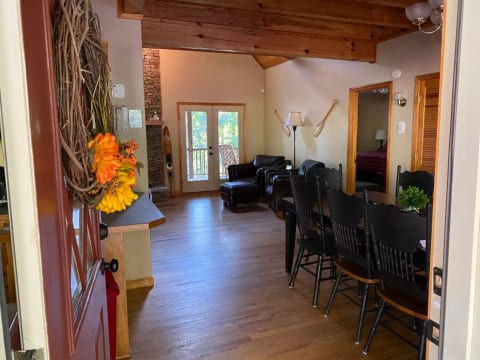 RiverSound Cabin