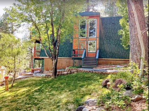 Family Friendly Tahoe Retreat in the Woods