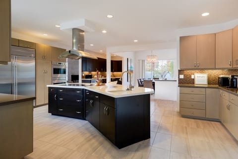 Luxurious gourmet kitchen complete with all your kitchen needs!