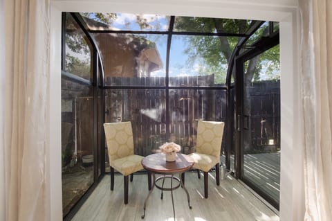 Breakfast nook - great morning coffee spot!