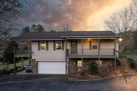 Driveway & Garage | Marble, NC | Smoky Mountain Cabin | Riverbend Escape