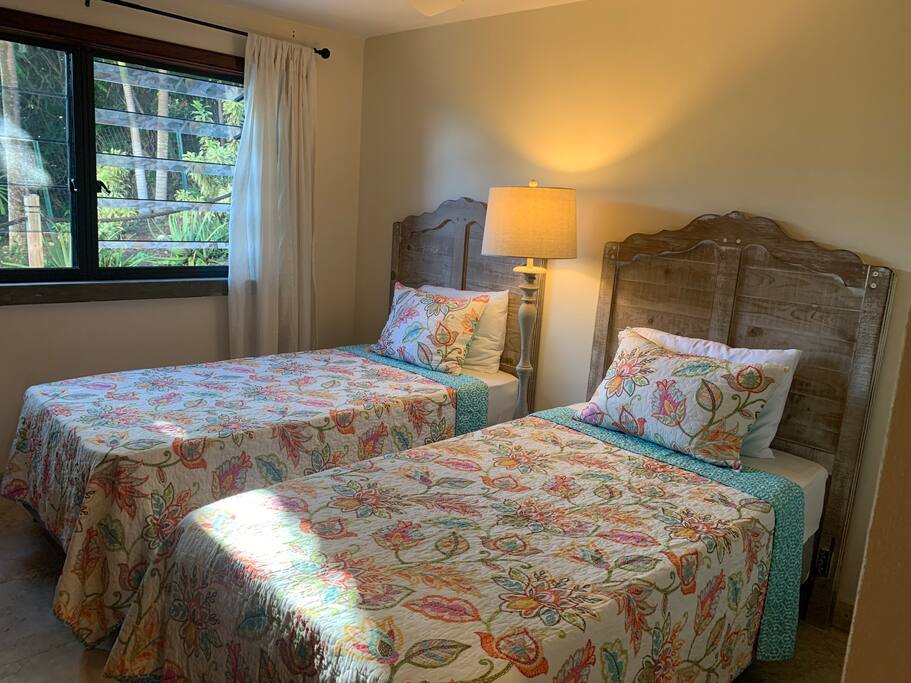 Twin or King guest room on lower level with air conditioning - Riley's Retreat  - St John