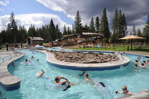 Updated 2 Master Suites-Hot Tub-SHARC passes-Bikes