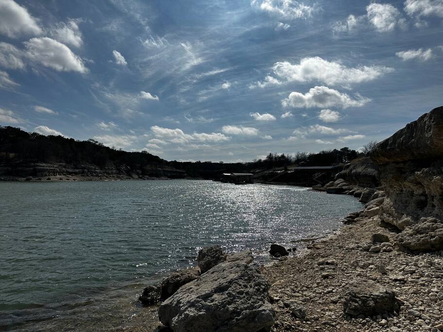 view from lake access point closest to the property - Magnolia Lakehouse - Clifton