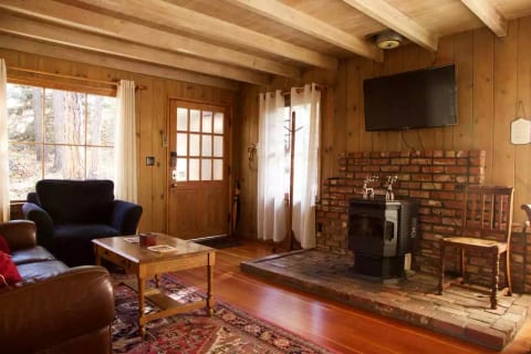 Twin Rock Tree House | Vintage Cabin
