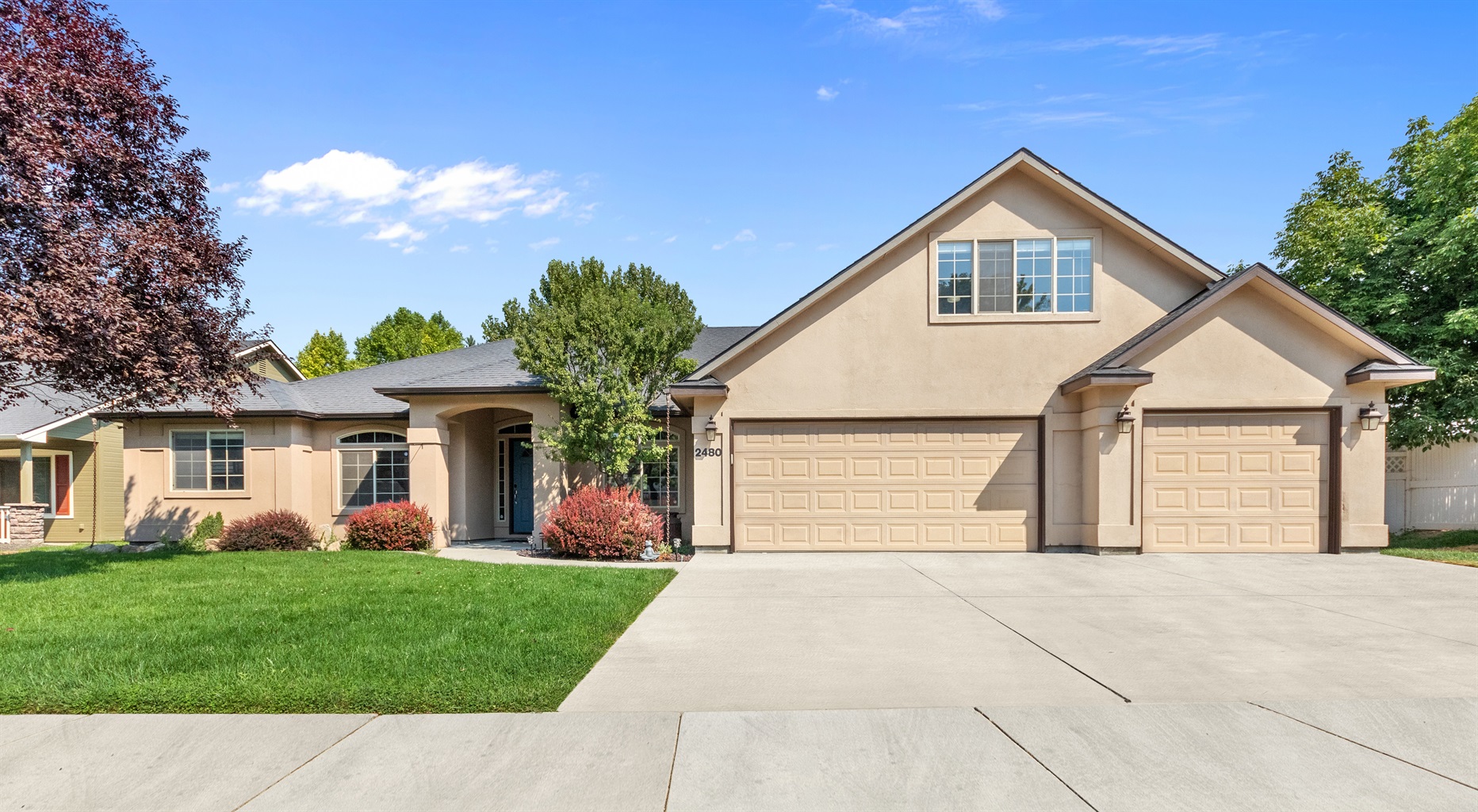 family-home-in-desirable-neighborhood-with-pool-access/