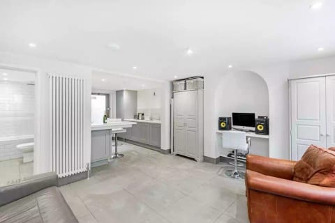 Just decorated! Large Italian leather sofa and British handmade leather Armchair, spotlights and moodlights & fully tiled throughout. FAST WIFI! Just 5 minutes walk from cafes/bars/restaurants/shops and Supermarkets. Minutes walk to three tubes!