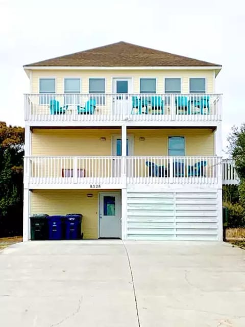 Destination-OBX 8 Bdrm, 6 Bath Semi-Ocean Front