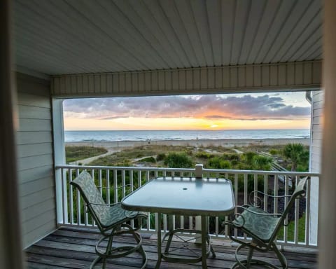 Atlantic Sunrise ~Oceanfront, Heated Pools, Gated ~ Tybee Island