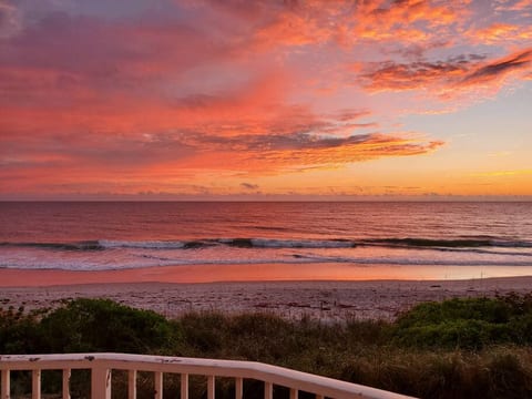 Oceanfront, Private balcony & Beach, Heated Pool