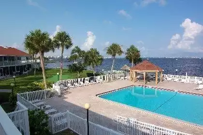 Bermuda Bay Beach and Racquet Club Condo. 2bdrm/2b - St. Petersburg