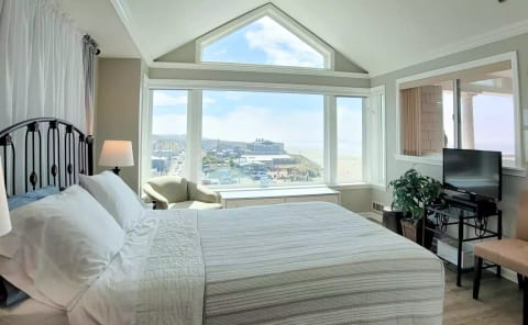Master bedroom with queen bed