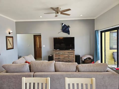 Casa de Oscar: Oceanfront home!