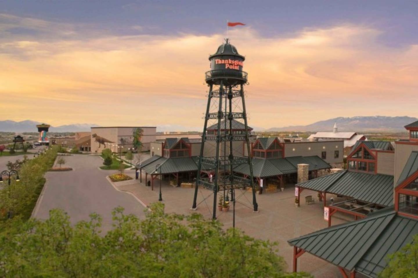 Notorious Thanksgiving Point ~12 mins away! Too many activities always happening in that area to list off! But to name a few: 