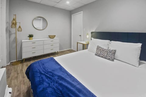 Renovated, Cozy Apt near Stamford Hospital