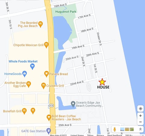 200 ft to toes in the sand - restaurants, shopping