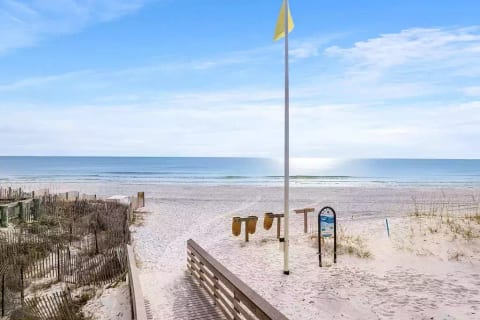 Coastal Chic- 3/2 walking distance to beach 