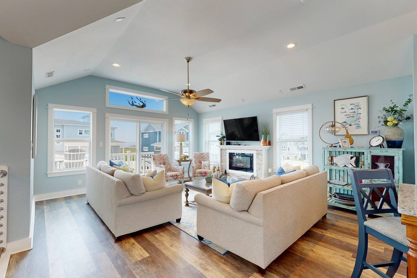 Entertainment galore! Our top-floor retreat offers an expansive entertainment area with a 55” TV, a console stocked with an array of board games, and a cozy sofa for relaxation.