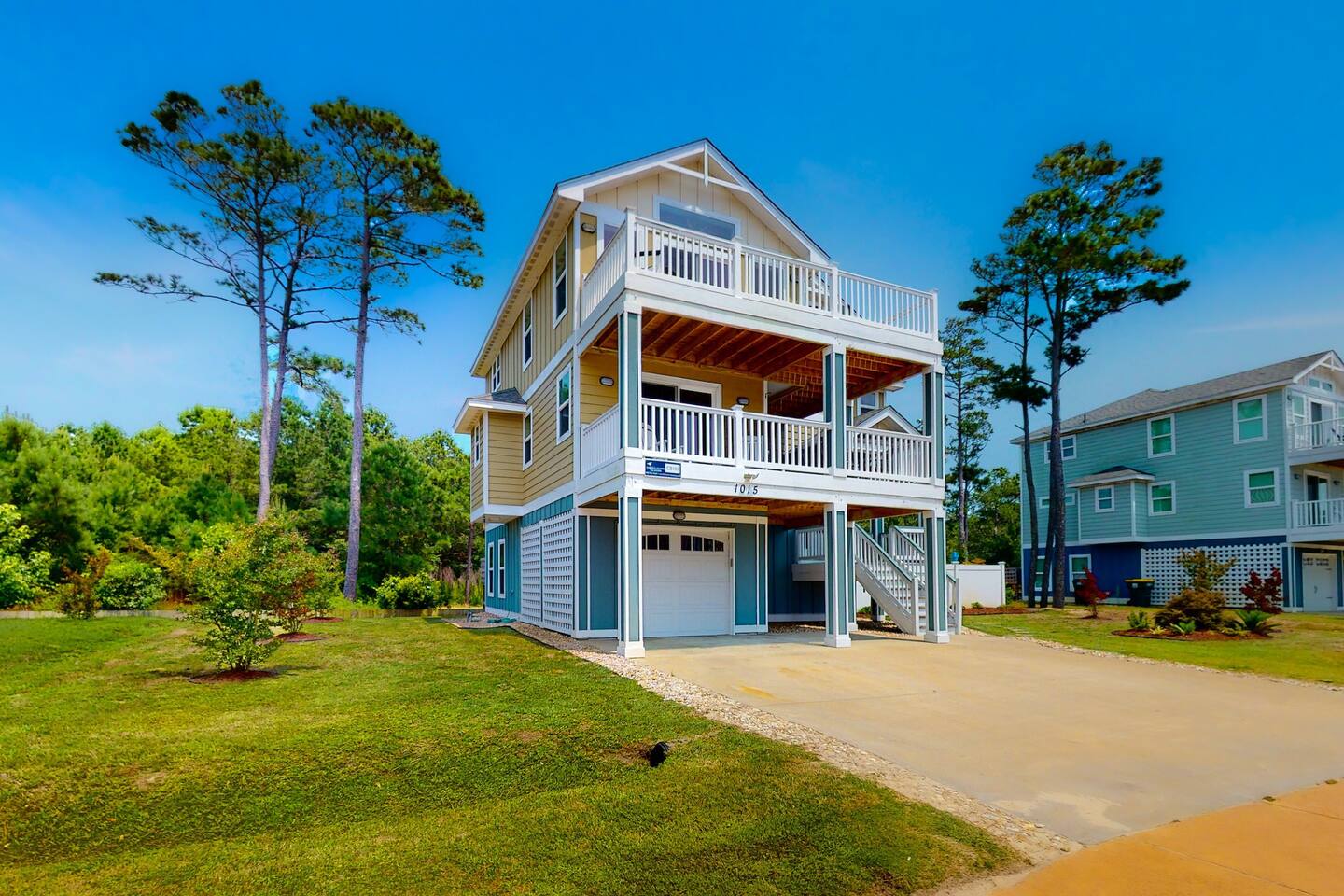 Your gateway to paradise! Our property is just a stone's throw away from the stunning Whalehead Beach offering the convenience of private beach parking close to the dunes.