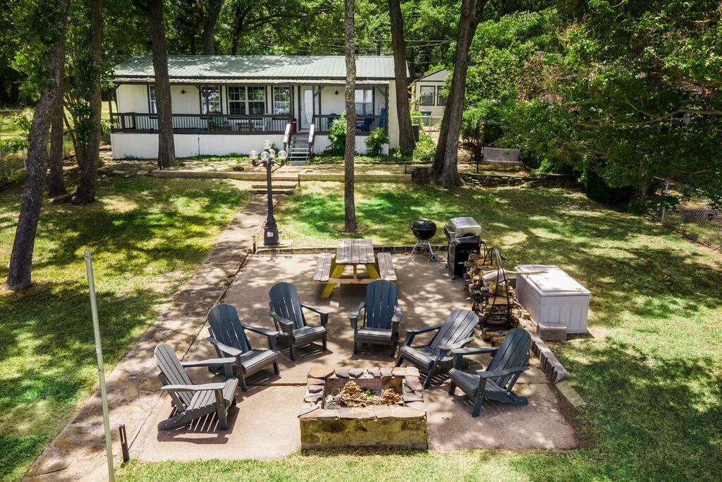 Relax around our firepit while enjoying the lake breeze, or if you are feeling competitive - break out the cornhole!