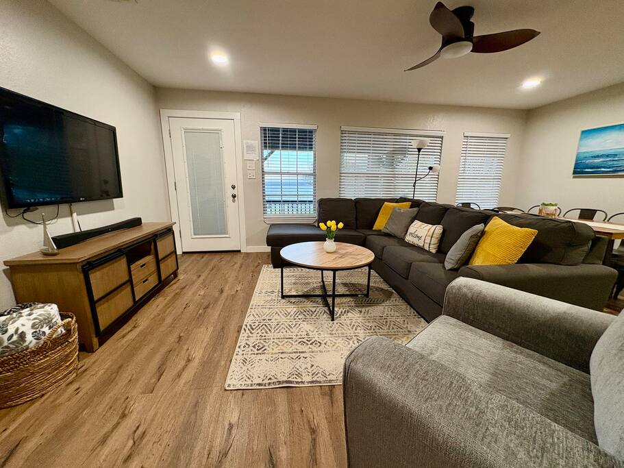 open-water-view:-hot-tub-dock-fire-pit-kayak/