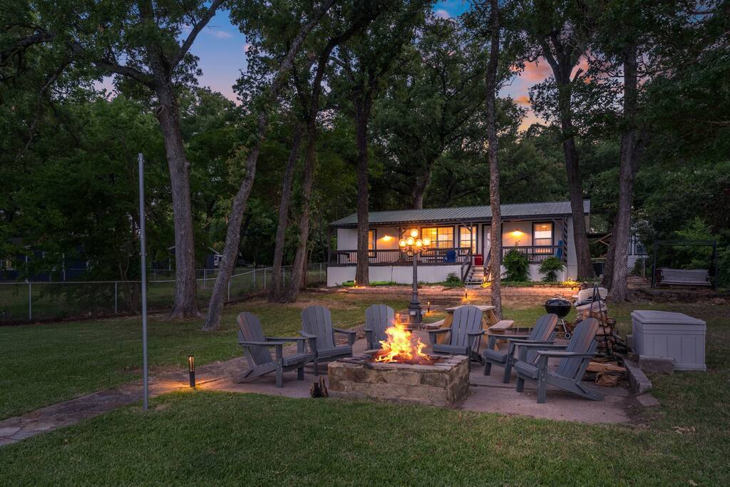 Chill evenings on the lake are the best!