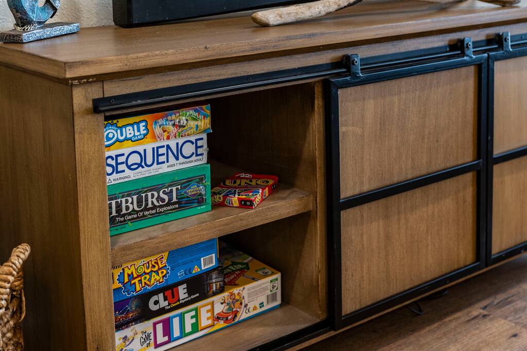 open-water-view:-hot-tub-dock-fire-pit-kayak/