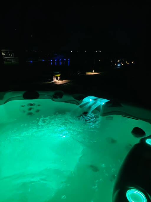 open-water-view:-hot-tub-dock-fire-pit-kayak/