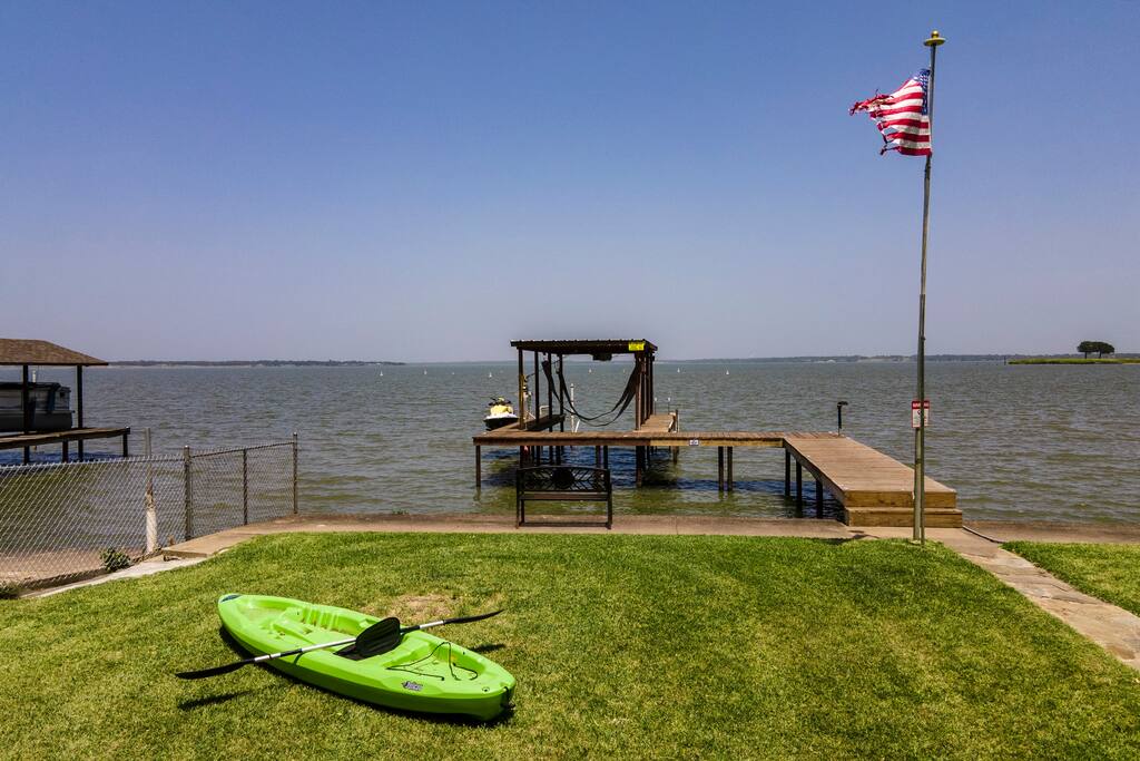 On calm days, you are welcome to use our kayak and paddleboard.  Please remember to wear a life vest! 