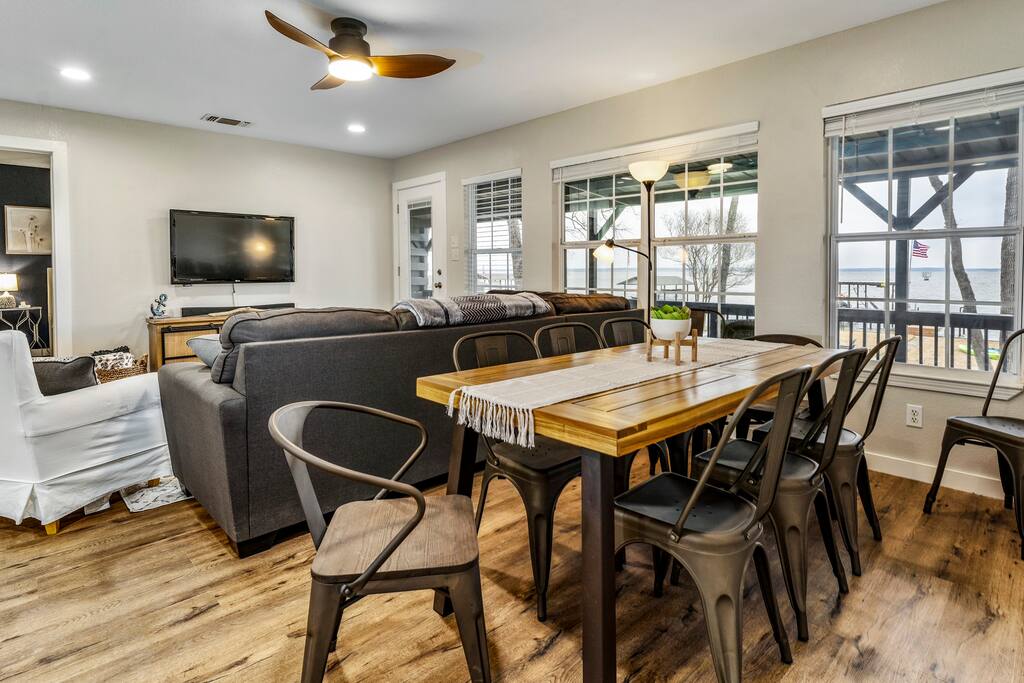 open-water-view:-hot-tub-dock-fire-pit-kayak/