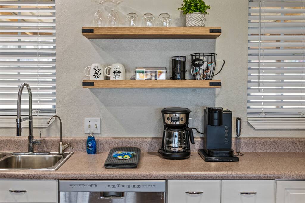 open-water-view:-hot-tub-dock-fire-pit-kayak/