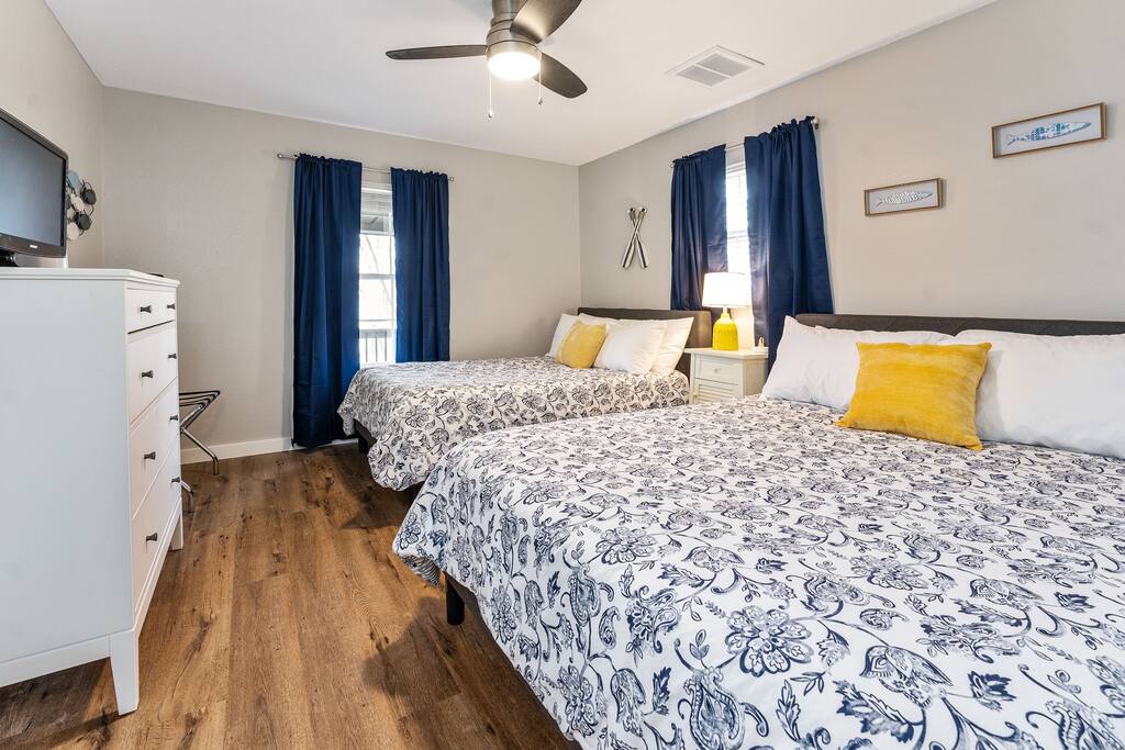 2nd bedroom has a Queen and a Full bed plus TV with Roku.  Lake views out the window.