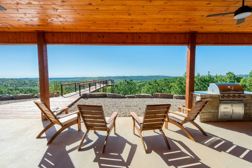 Cabin w/Stellar Long-Range Views*Hot Tub*AirHockey