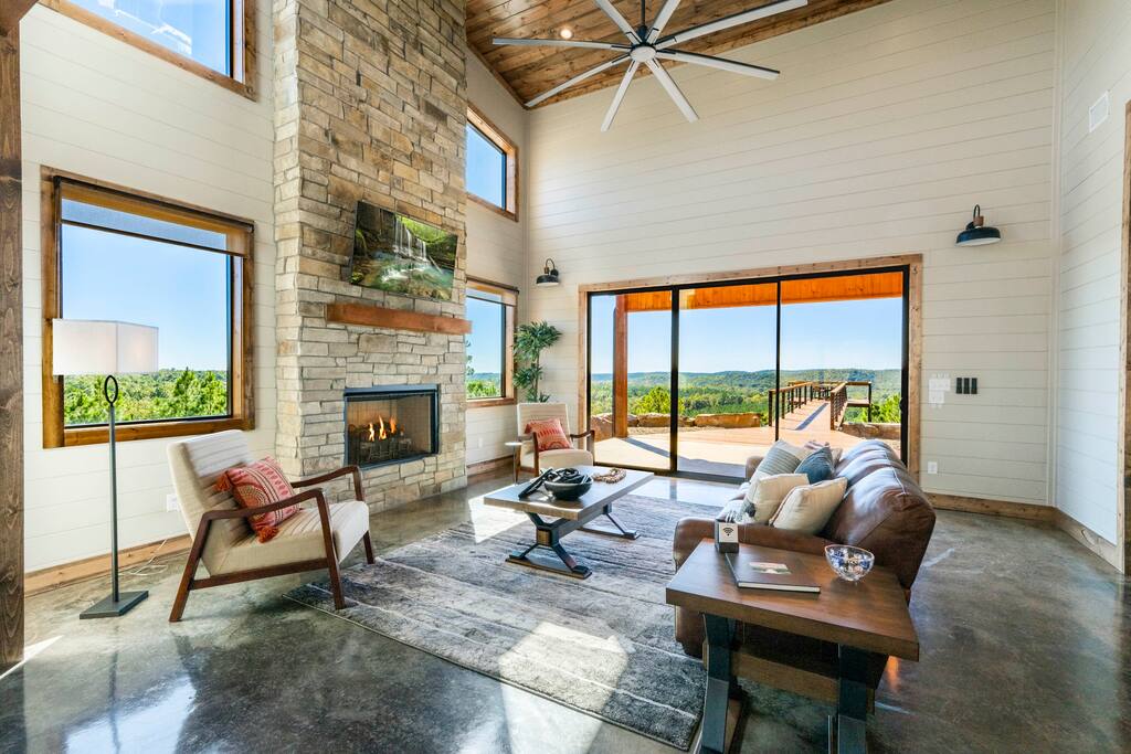 Cabin w/Stellar Long-Range Views*Hot Tub*AirHockey