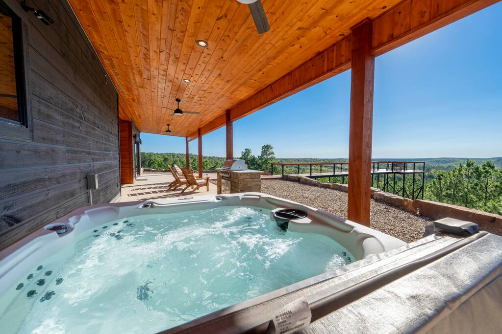 Cabin w/Stellar Long-Range Views*Hot Tub*AirHockey
