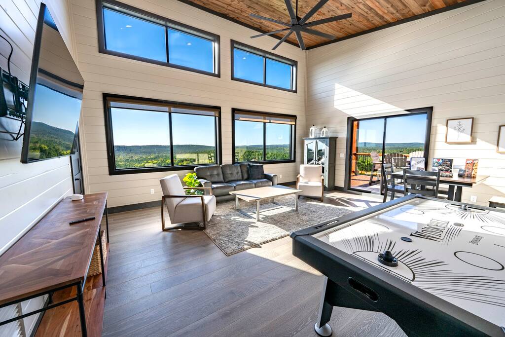 Cabin w/Stellar Long-Range Views*Hot Tub*AirHockey