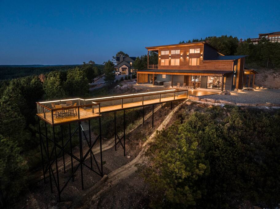 Cabin w/Stellar Long-Range Views*Hot Tub*AirHockey
