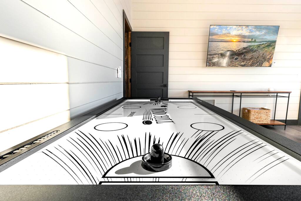 Cabin w/Stellar Long-Range Views*Hot Tub*AirHockey