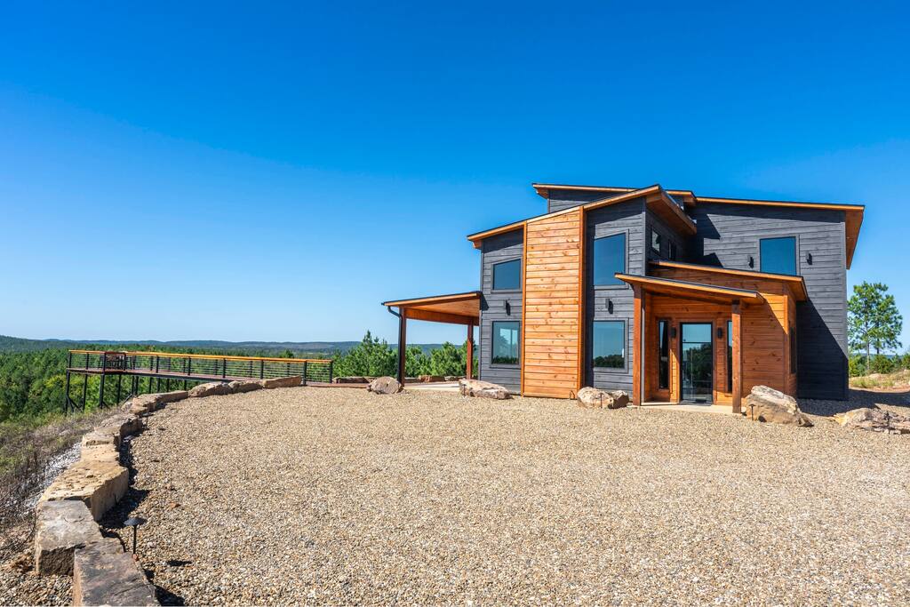 Cabin w/Stellar Long-Range Views*Hot Tub*AirHockey