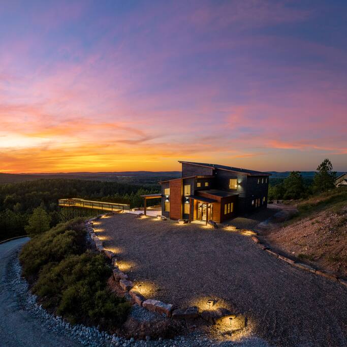 Cabin w/Stellar Long-Range Views*Hot Tub*AirHockey