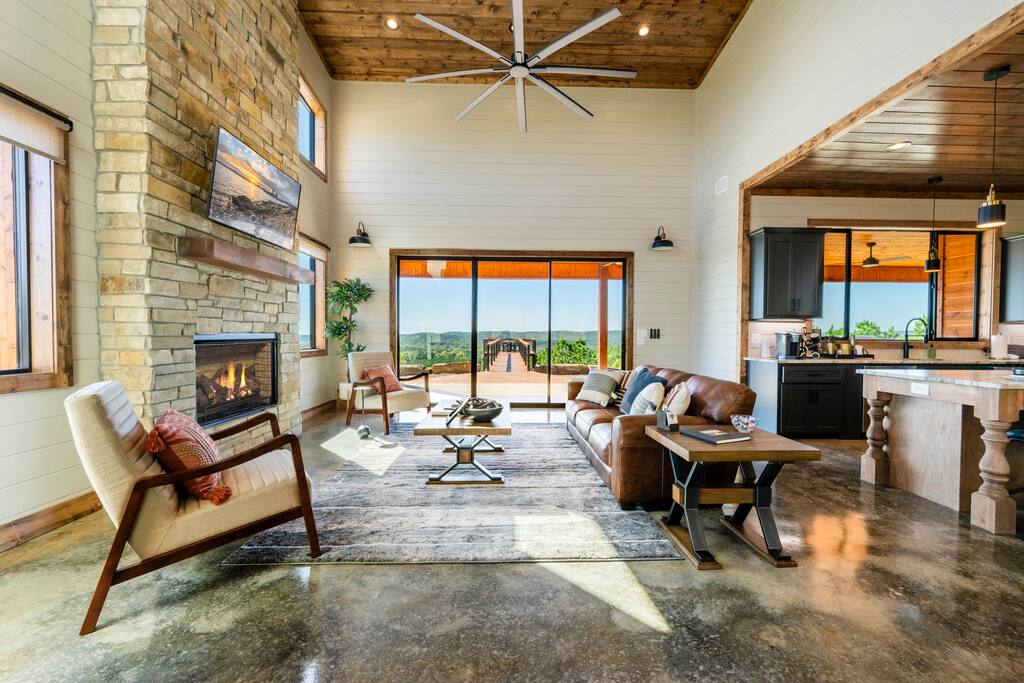 Cabin w/Stellar Long-Range Views*Hot Tub*AirHockey