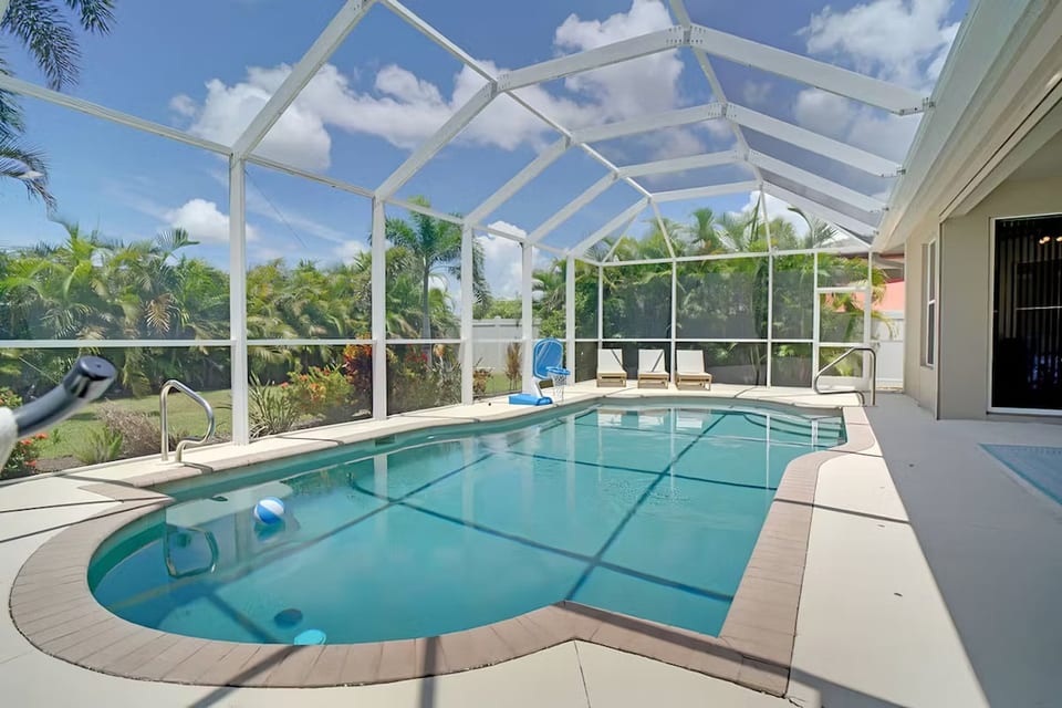 Spacious Villa with Saltwater Pool (4bdrm/2bath) image 1