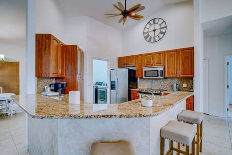 Spacious Villa with Saltwater Pool (4bdrm/2bath) image 5