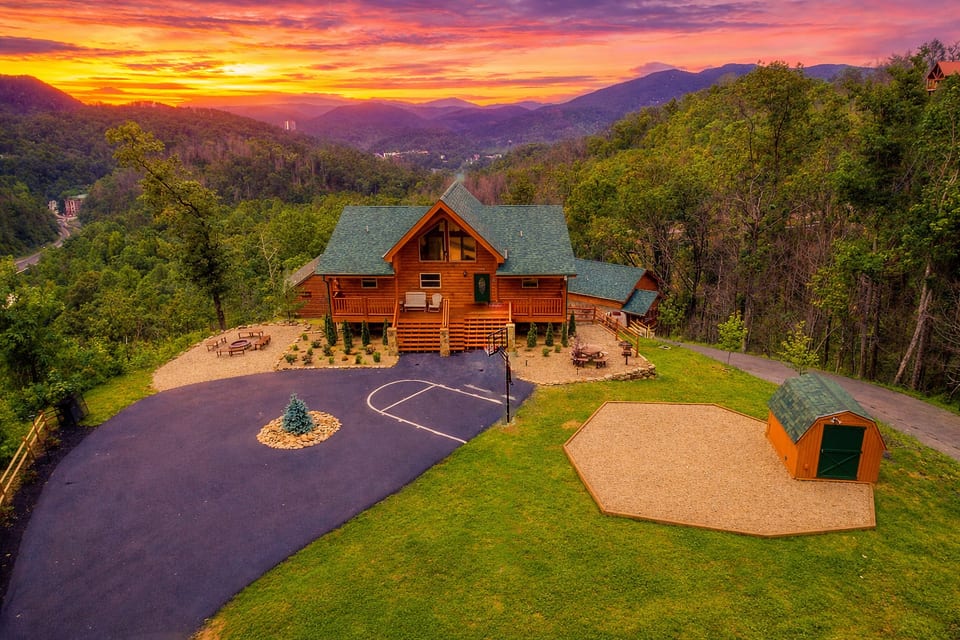 Bella Vista Lodge at Sunset