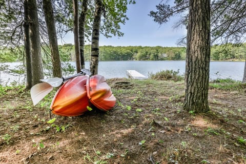 Lake front, kayaks, paddle boat 30' dock and flat area with fire pit great for hanging out by the lake!