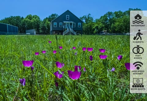 Brazos Breeze: Events, Waterfront, Sleeps 19