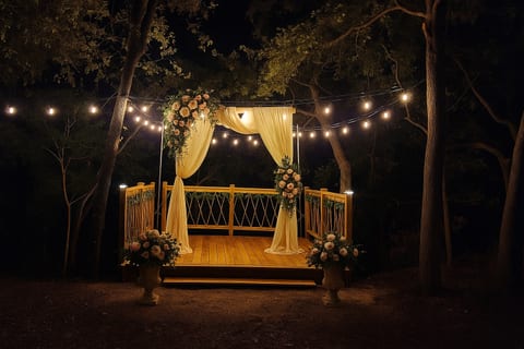Say "I do" under a canopy of stars. Our charming outdoor deck transforms into a romantic, intimate wedding venue, perfect for creating unforgettable memories with your closest friends and family. A truly unique setting for your special day.