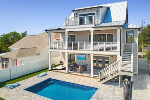 Private Saltwater Pool + Fenced in Back Yard