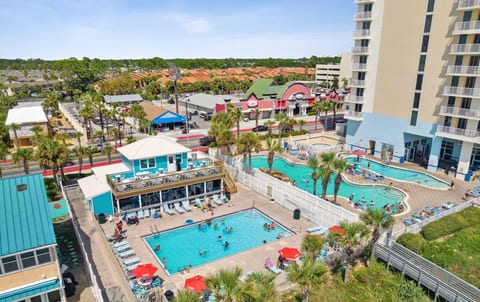 Private Beach Access & Beach Front Pool + Club House that is open year round for breakfest, lunch and dinner!