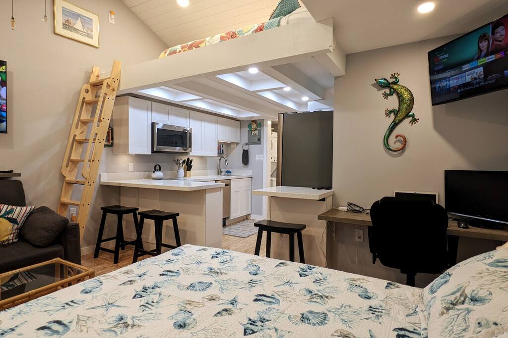 Queen murphy bed below, queen loft bed above. Old Town Gated Studio, Great Location, Great Value